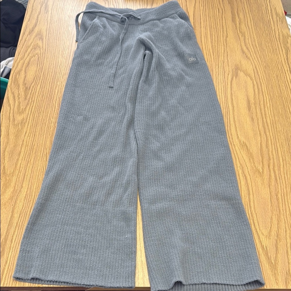 ALO snuggle up wide leg pants. Steel grey color. Size small.Excellent condition!